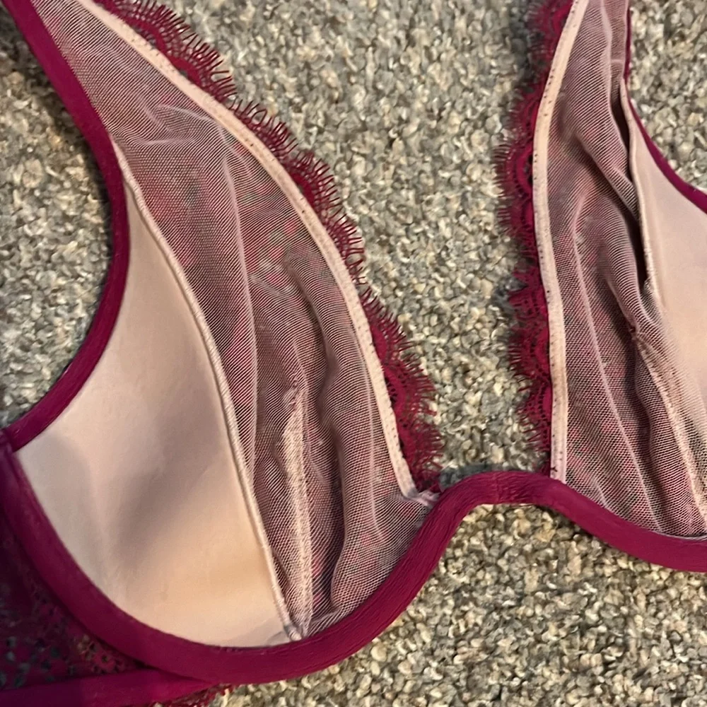 Victoria’s Secret Very Sexy Unlined Plunge Push-up without padding Lace Bra 34C - Picture 10 of 11